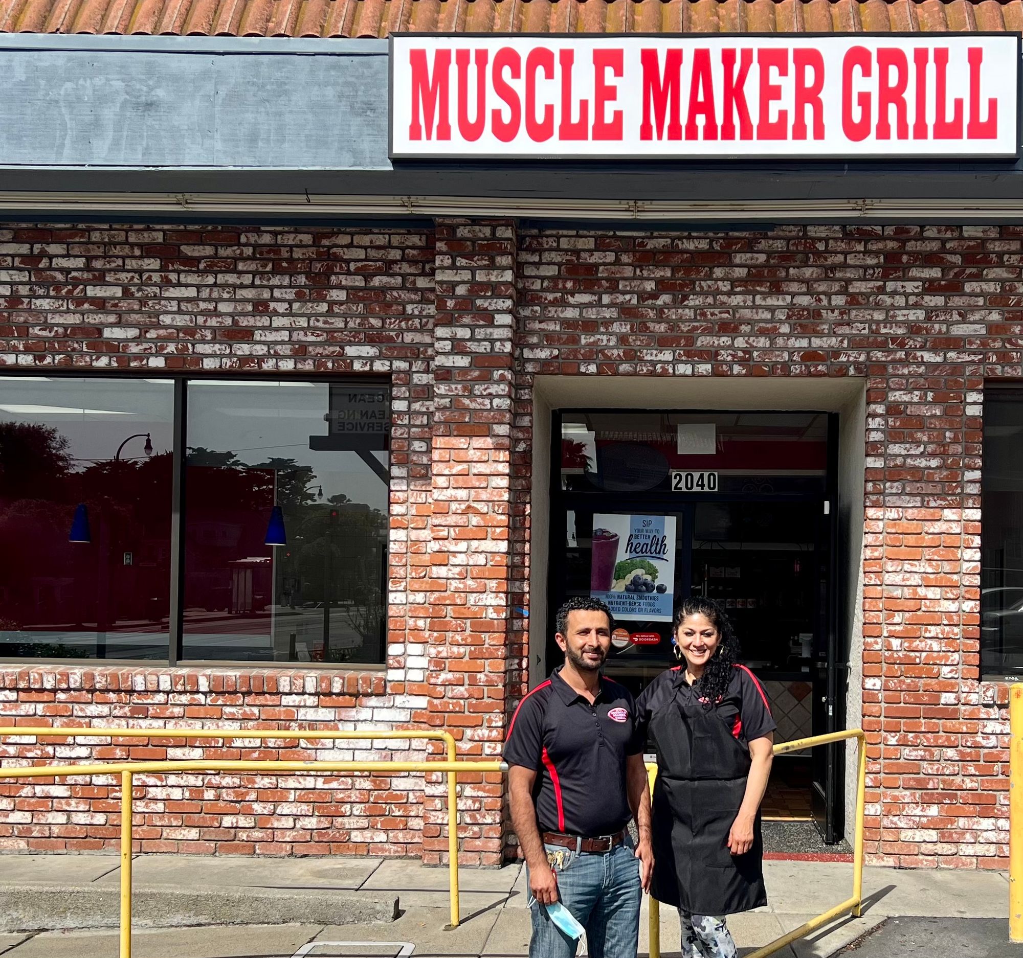 Muscle Maker Grill staff
