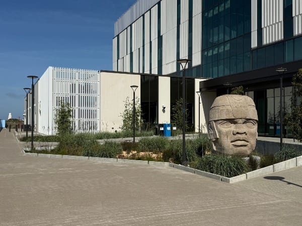 Statue.